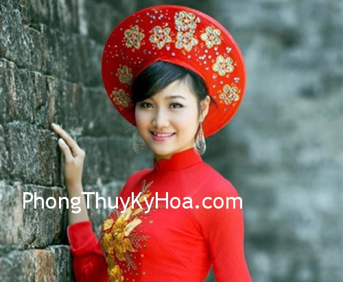 mau ao dai cuoi 2013 2014 111jpg Hỏi đáp phong thủy: Màu đỏ có thích hợp với người mạng Kim không